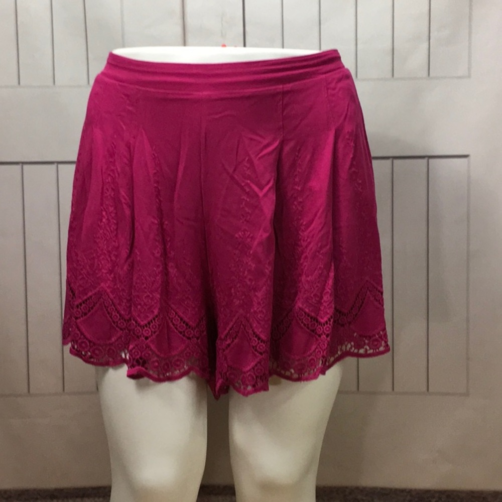 TORRID FUSCHIA LACE EDGED STRETCH WAIST SHORTS 3